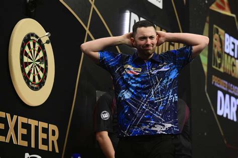 Premier League Darts: Smith beats Humphries to win night 16 .